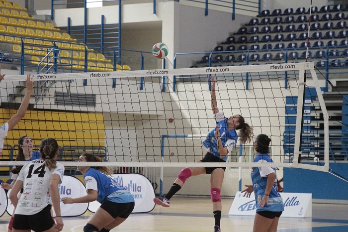 El Club Voleibol Melilla perdió el liderato en la matinal de ayer sábado