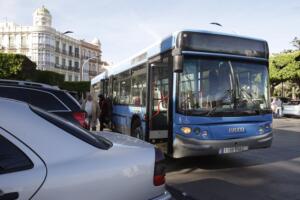 En la imagen, uno de los vehículos de la Cooperativa Ómnibus de Autobuses de Melilla