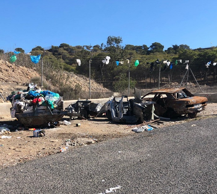 Imagen de basuras y coches abandonados en La Cañada