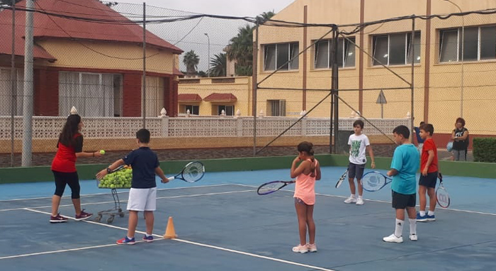 Muchos alumnos del Colegio Nuestra Señora del Buen Consejo se pasaron por las instalaciones de la Escuela de Tenis de La Hípica