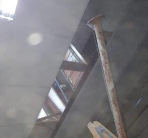 Desplome del techo en las dependencias de Atestados, como consecuencia del arreglo de los baños en la planta superior