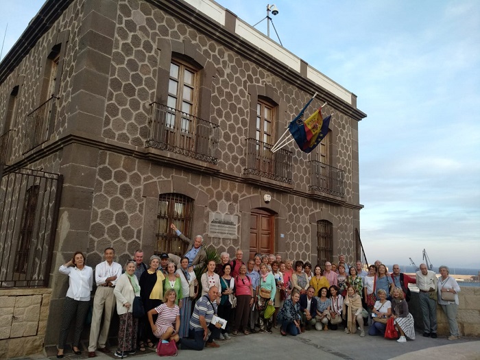 Visitantes al faro de la entidad de Amigos de los Museos Militares de la capital española