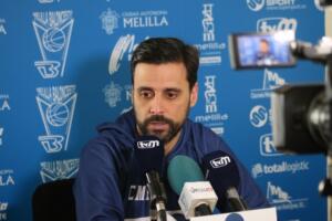 El preparador melillense, ayer durante su intervención en rueda de prensa