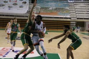 Amadou Sidibé, en una acción del choque de ayer
