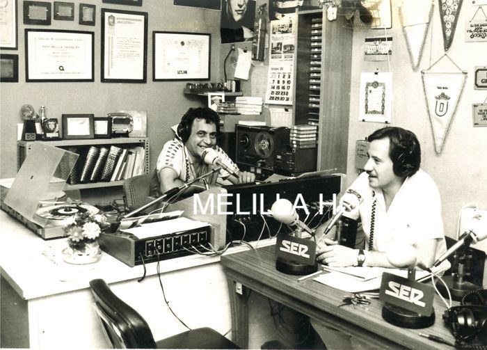 Antonio Calderay y Gaspar Díaz, en su etapa profesional en Radio Melilla, donde hacían programas deportivos, informativos y musicales
