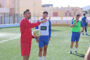 El técnico jienense dirigió su primer entrenamiento al frente del plantel azulino en el Campo Federativo La Espiguera