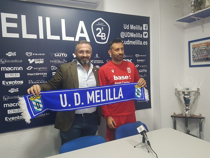 El presidente de la U.D. Melilla presentó ayer a Manolo Herrero como nuevo entrenador del equipo