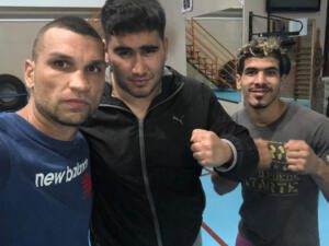 Ilies Abdelkader, en el centro de la imagen, durante un entrenamiento