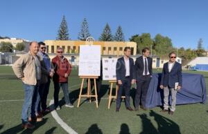 El consejero, junto a los técnicos y responsables de la Federación de fútbol