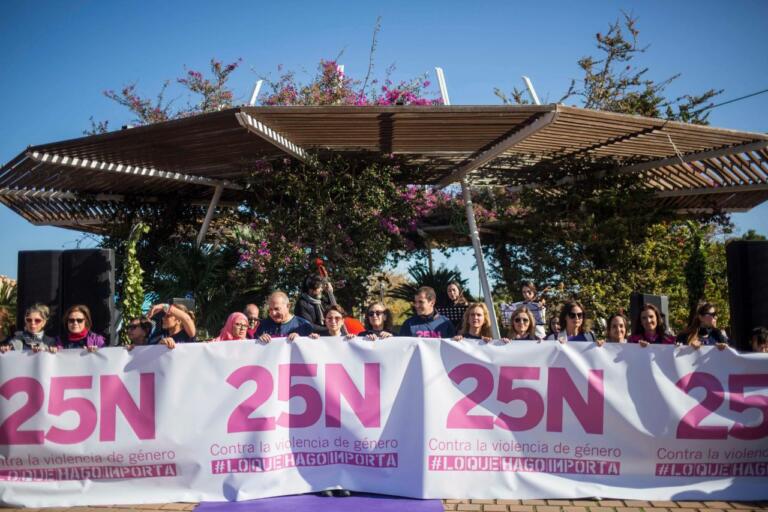 La cabecera de la V Marcha contra la Violencia de Género en Melilla