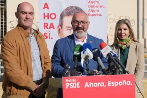 En la imagen, Jaime Bustillo acompañado por más miembros del partido socialista
