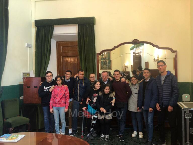 El grupo de estudiantes de la FP del CEE Reina Sofía con el presidente de la Ciudad