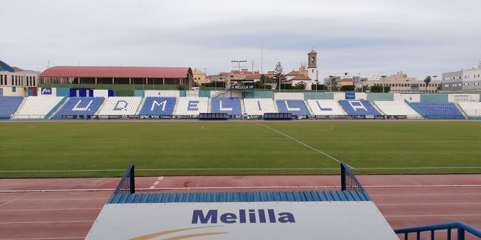 El fuerte temporal de viento impidió que la afición melillense pudiera ver ayer a su equipo en el Estadio Municipal Álvarez Claro