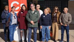 El candidato de Ciudadanos en Melilla al Senado, durante su comparecencia a las puertas del hospital comarcal