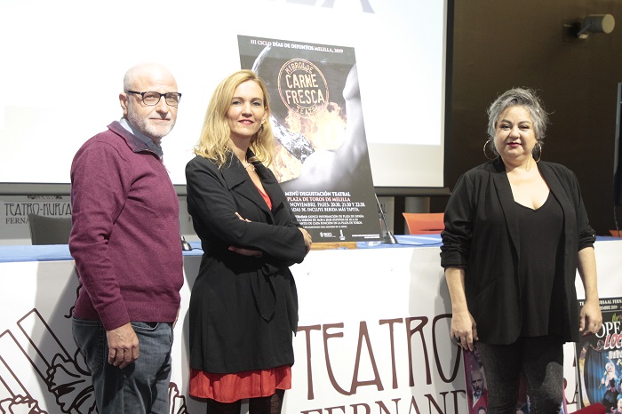 El director de Mirrolde Teatro, Miguel Escutia, la viceconsejera Elena Fernández y Nuria Fernández