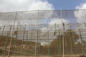 Las obras tendrán una duración de diez meses y permitirán la eliminación de las concertinas y su sustitución por otros elementos “más seguros y menos cruentos”