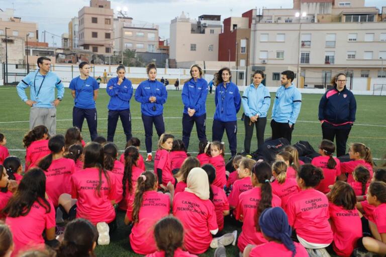 El Campus de Tecnificación de Fútbol Femenino se inició ayer en La Espiguera
