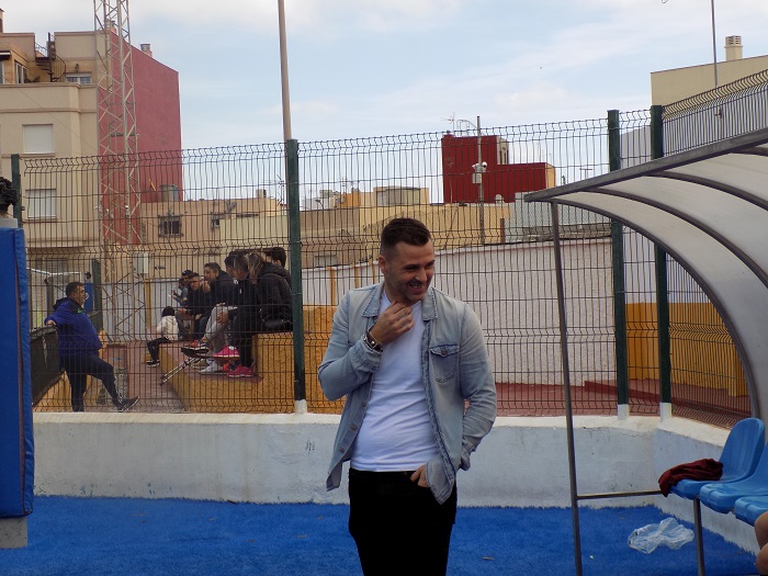 Nacho Aznar, entrenador del Melilla C.D., sonríe ante el buen momento que atraviesa su equipo