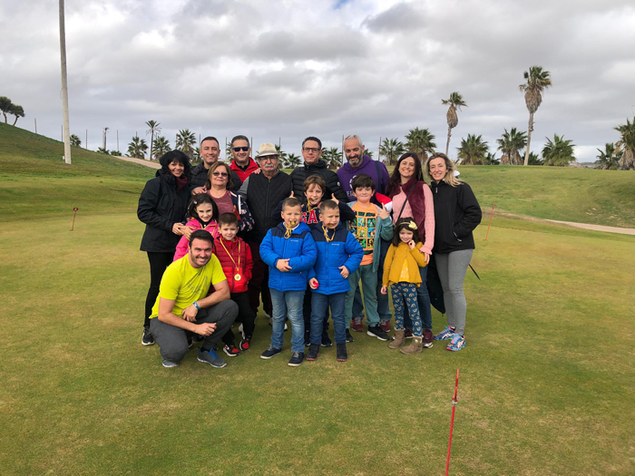 Foto de familia de los participantes en la clausura de la Escuela de la Territorial Melillense de Golf, realizada ayer