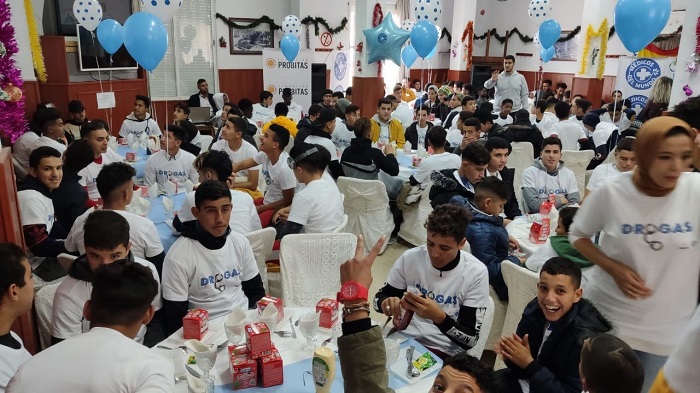 Más de 150 menores de los centros de acogida participaron ayer en esta comida