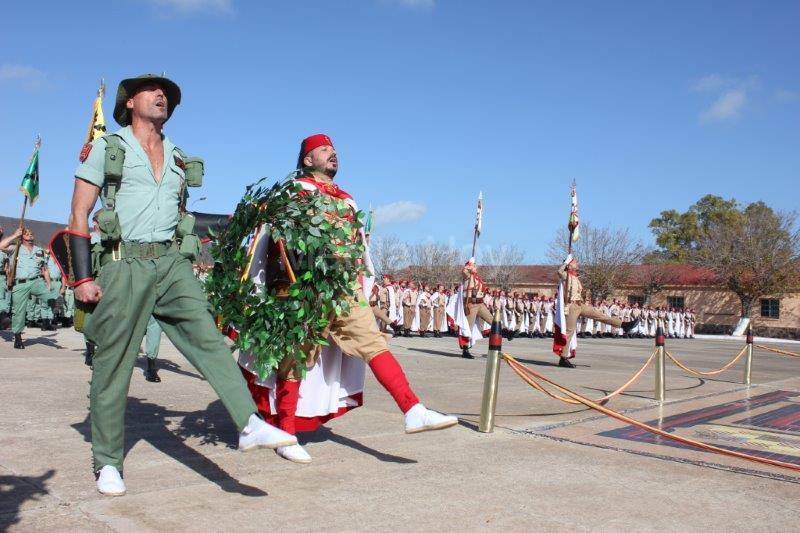 Una representación de ambas unidades participó en esta parada militar, que presidió el comandante general de Melilla, José Miguel de los Santos
