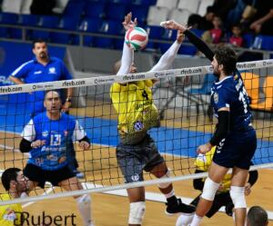 Carlos Dos Santos, central del Club Voleibol Melilla, llega a este encuentro en su mejor momento y tras ser incluido en el equipo ideal de la jornada