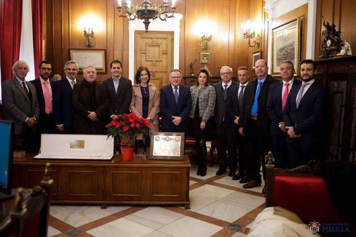 El Colegio de Aparejadores y Arquitectos de Málaga con el presidente y Rachid Bussian