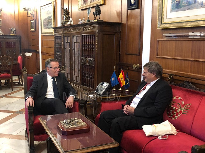El presidente de la Ciudad recibe en su despacho al cónsul de la República Federal de Alemania para Andalucía, Ceuta y Melilla