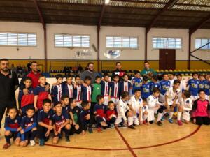 Foto de familia de varios de los equipos participantes en el Torneo de Navidad del C.D. CEIP Real