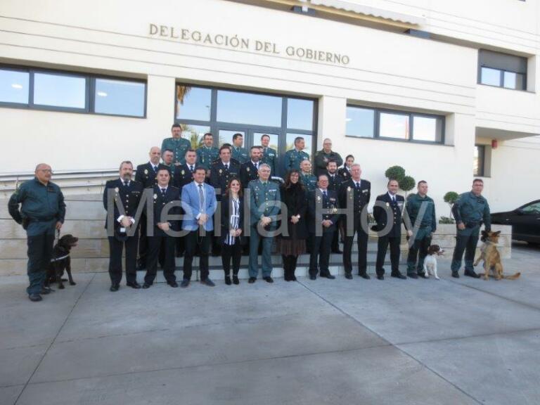 Agentes de la Policía Nacional y la Guardia Civil, así como algunos de los perros del Servicio Cinológico, participaron en el acto de la Delegación