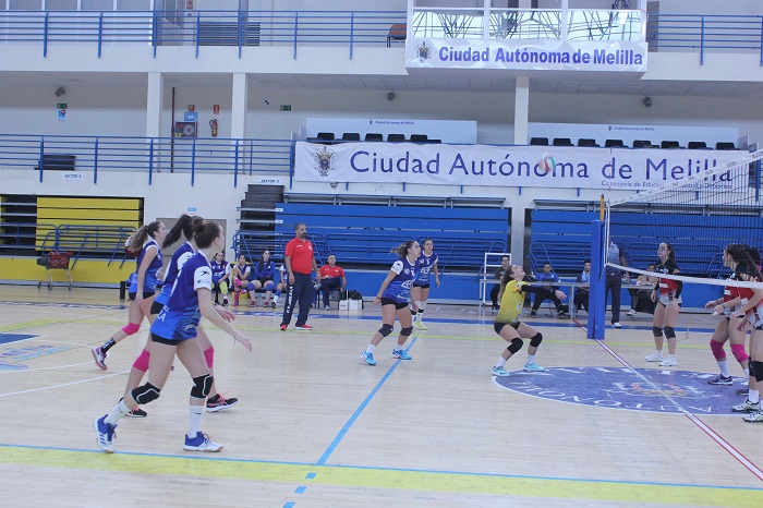 Lucía Buendía, entrenadora-jugadora del Club Voleibol Melilla