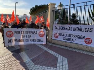 FICA-UGT se concentró ayer a las puertas del Puerto de Melilla