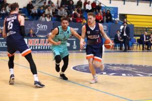 Austin Luke, en un partido con el Melilla Baloncesto