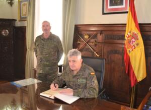 Firma libro de Honor de la Comandancia General de Melilla