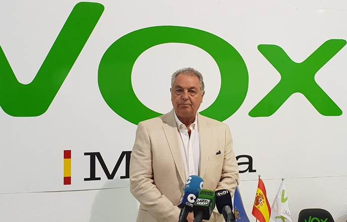 Jesús Delgado no vive sus mejores días tras su expulsión de Vox y la solicitud de inhabilitación como diputado del partido, y ahora la demanda del Colegio de Médicos de Melilla