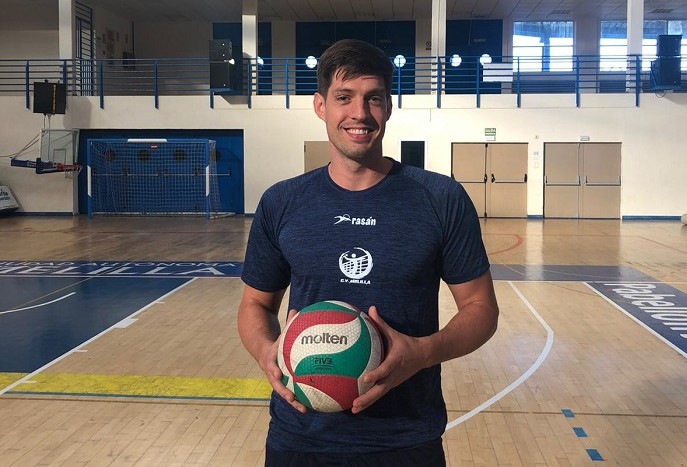 Mariano Giustiniano podrá debutar esta tarde con el Club Voleibol Melilla si llega el transfer a tiempo