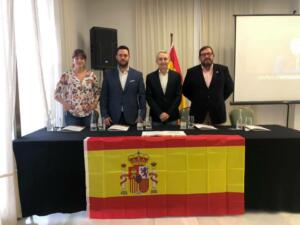 La nueva Ejecutiva de Vox Melilla junto al diputado Juan Carlos Escoz