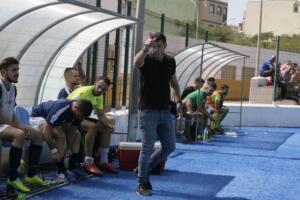 Nacho Aznar, entrenador del Melilla C.D., resalta la importancia de ganar el partido para salir de la zona de descenso