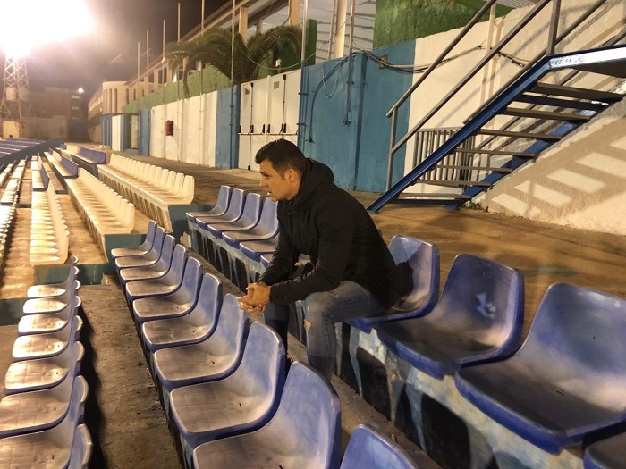 Nacho Aznar podrá sentarse hoy en el banquillo del Melilla C.D., ya que el técnico melillense cumplió ante el Vélez el segundo y definitivo encuentro de sanción
