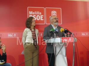 La secretaria general del PSOE de Melilla, Gloria Rojas, y su secretario de Economía, Empleo y Emprendimiento, Jaime Bustillo