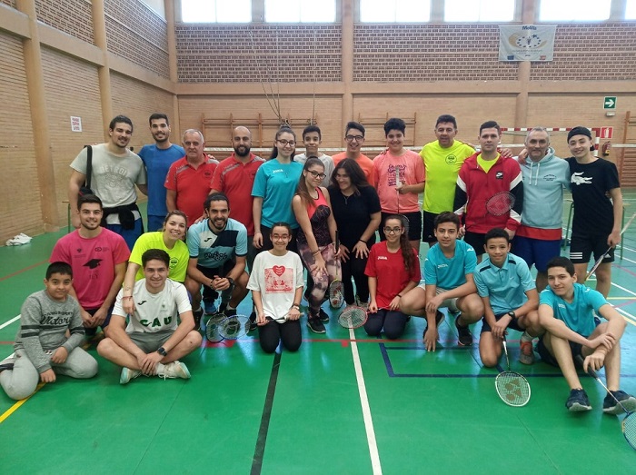 Grupo de participantes con parte de la organización y del Colegio de Árbitros de Melilla