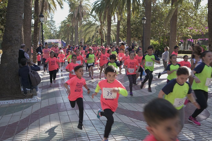 La prueba contó con unos 400 participantes, con salida y meta en el Parque Hernández