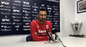 El técnico azulino, durante una rueda de prensa