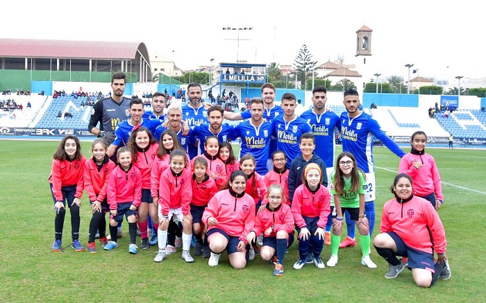 Conjunto de la U.D. Melilla, en uno de los encuentros de la presente temporada en el Estadio Municipal Álvarez Claro