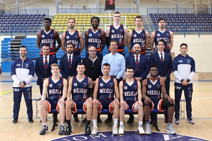 Foto oficial de la plantilla y del cuerpo técnico del Club Melilla Baloncesto de la presente temporada 2019-2020