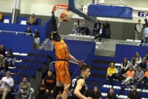 Jamal Tharaoui fue el máximo anotador en San Fernando con 24 puntos