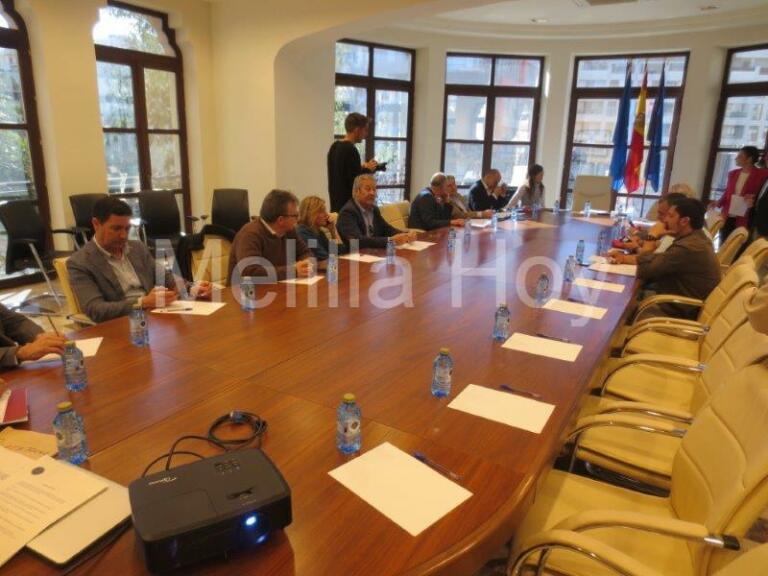 La reunión se realizó a petición de la Plataforma de Empresarios y la Confederación de Empresarios de Melilla