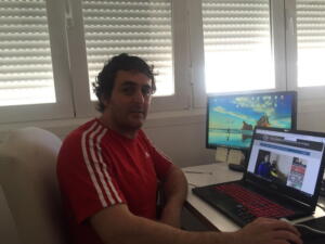 Javier Ventaja no cesa su actividad laboral, realizando teletrabajo desde su domicilio