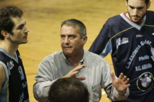 Gerardo García, en esta imagen de archivo, dirigiéndose a los jugadores