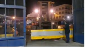 Momento en el que la policía marroquí bloqueó Beni-Enzar el pasado 13 de marzo